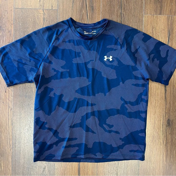 Men’s Under Armour , navy camo loose fit heat gear tee SZ LG - Picture 1 of 3
